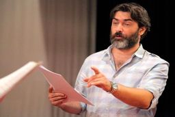 حضور غافلگیرکننده پارسا پیروزفر در مراسم وداع با مهرجویی | چهره ناراحت پارسا پیروزفر وایرال شد + عکس