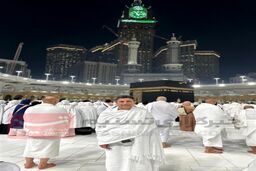 تصویری تازه از امیر قلعه‌نویی در عربستان | امیر قلعه‌نویی در لباس احرام +عکس