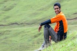  واکنش جواد قارایی به شایعه مهاجرتش | آقای ایرانگرد الان کجاست؟ +فیلم