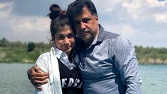 مادر بزرگ سانتی مانتال دختر علی دایی در انگلیس | جوانی باورنکردنی مادر زن علی دایی +عکس
