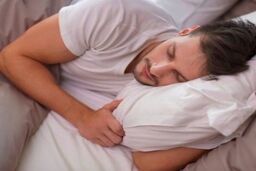 با این ترفند در خواب هم وزن کم کنید | تاثیر شگفت انگیز درست خوابیدن روی لاغری 