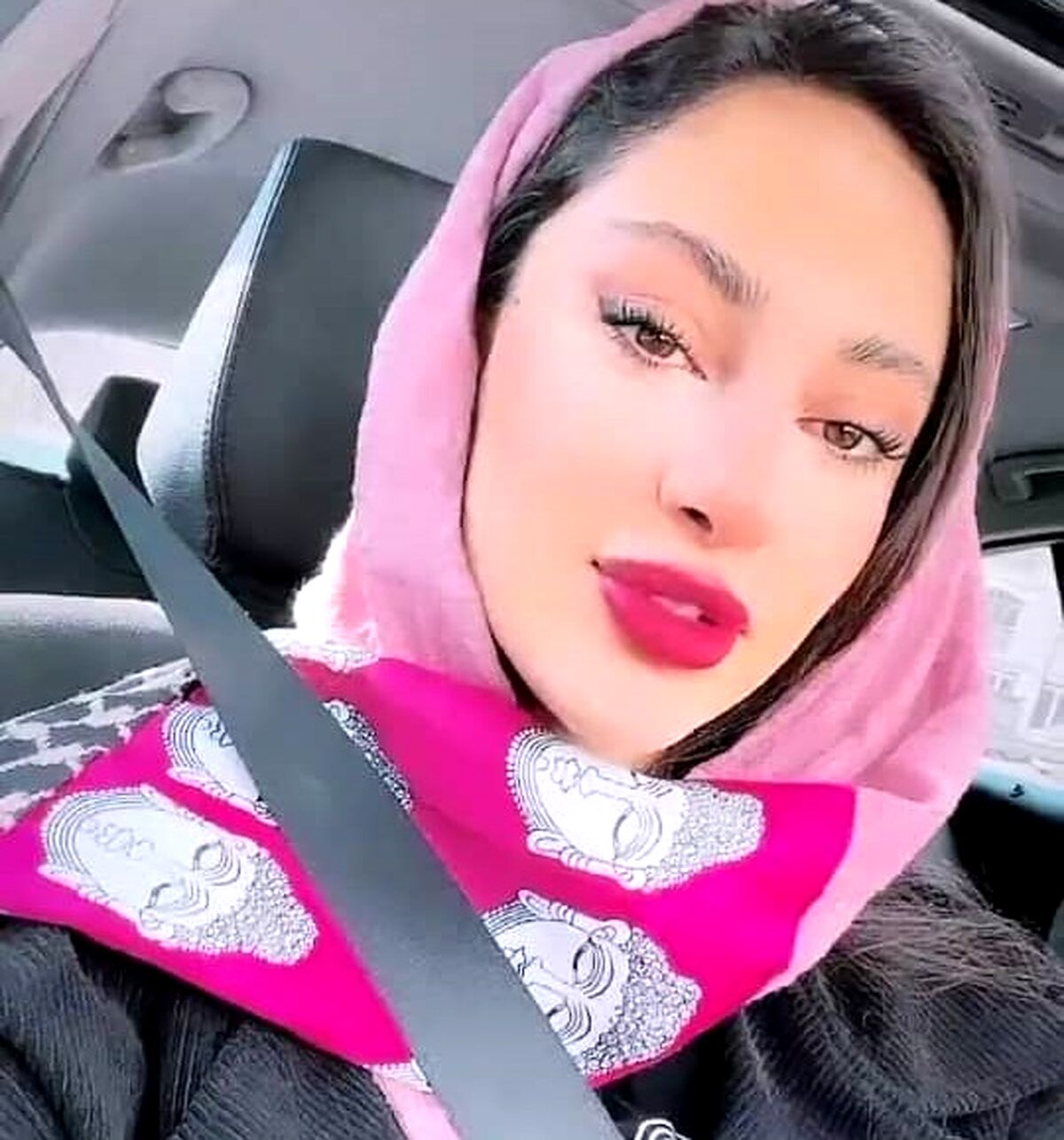 زندگینامه ترلان پروانه
