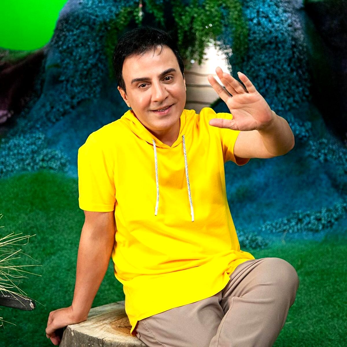 شوخی جالب بیژن بنفشه خواه با سن عمو پورنگ در خندوانه