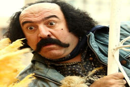 عکسی عجیب از استتار مرحوم علی انصاریان | علی انصاریان را در این فیلم ماندگار نخواهید شناخت