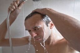 دیگه برای خرید شامپوهای ریزش مو هزینه سنگین ندهید | در خانه شامپ پر پشت کننده مو بسازید