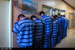 حمله دزدان چاقو به دست به پلیس | سارقان رستوران های لاکچری دستگیر شدند