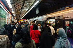 اختلال در متروی تهران |  توقف  خط یک مترو به دلایل  نامعلوم | مسافران در ایستگاه شهید بهشتی سرگردان مانده اند ! 