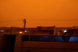 لحظه هولناک ورود گرد و غبار شدید به اهواز/اهواز در تاریکی فرو رفت