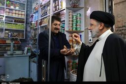 بازار گردی رئیس‌جمهور در سنندج | گفت‌وگوی صمیمی با کسبه + فیلم