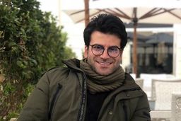 جنجال سازی روزبه حصاری در دورهمی هنرمندان | رنگ موی آقای بازیگر همه را شگفت زده کرد! + عکس