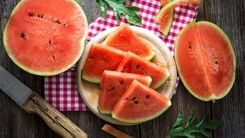 خوردن هندوانه برای این افراد خطرناک است ؟ | چه کسانی نباید هندوانه بخورند ؟