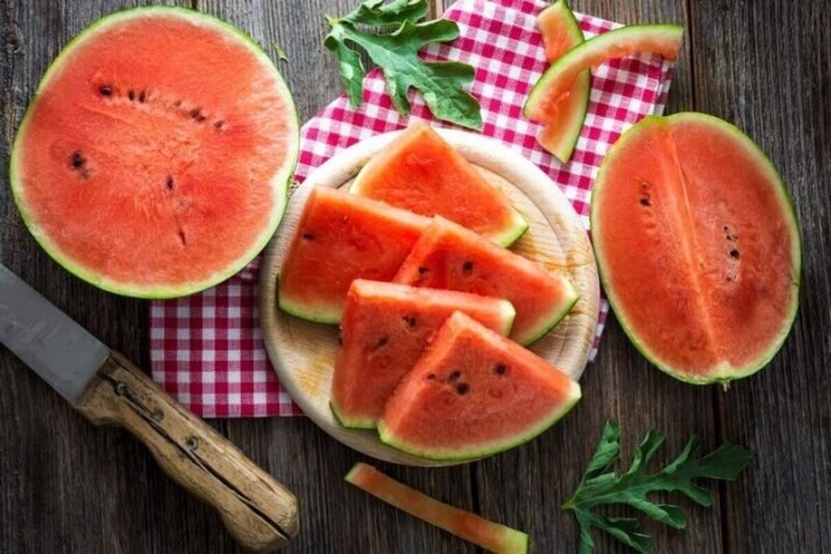 خوردن هندوانه برای این افراد خطرناک است ؟ | چه کسانی نباید هندوانه بخورند ؟