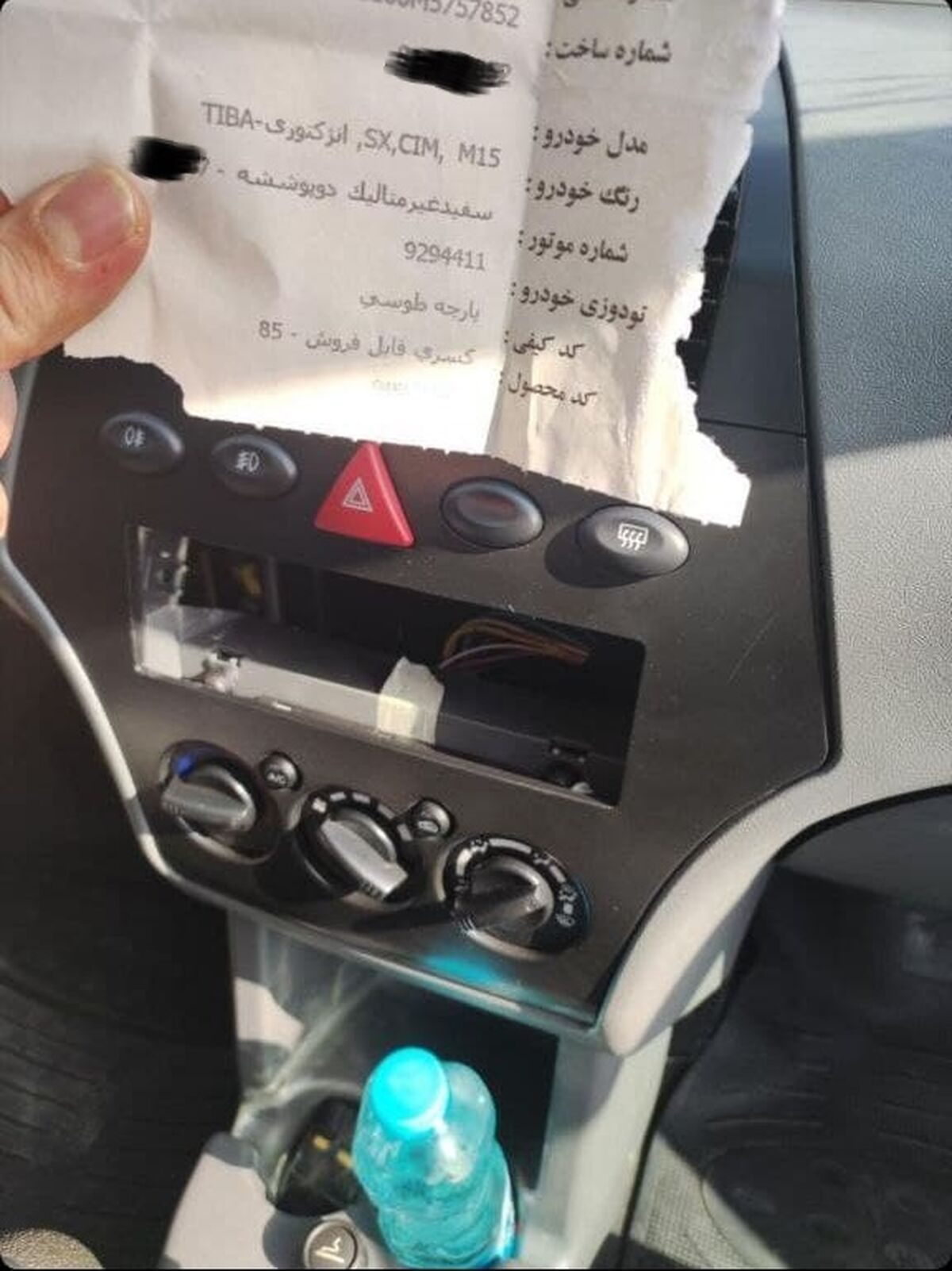اتفاقی عجیب موقع تحویل خودروی تیبا از کارخانه+عکس