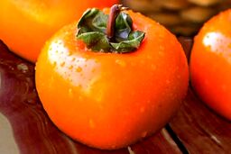 هشدار | خرمالو را با شکم خالی نخورید ! | بدترین و بهترین زمان خوردن میوه خرمالو