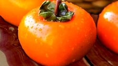 هشدار | خرمالو را با شکم خالی نخورید ! | بدترین و بهترین زمان خوردن میوه خرمالو