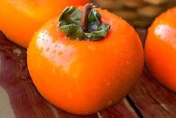 هشدار | خرمالو را با شکم خالی نخورید ! | بدترین و بهترین زمان خوردن میوه خرمالو