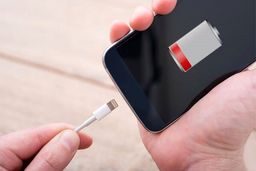  خون‌آشام شارژ گوشی را بشناسید! | عمر باتری موبایل تان را افزایش دهید