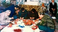 عکس دیده نشده /محمدرضا شجریان و پسرش در مراسم انار خوران 