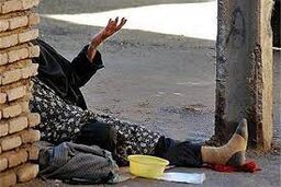 این ۲ مرد با لباس زنانه گدایی می کردند | مچشون در مشهد گرفته شد