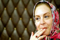 افسانه بایگان:مردم در فضای مجازی دچار خودباختگی شده‌اند