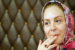 افسانه بایگان:مردم در فضای مجازی دچار خودباختگی شده‌اند