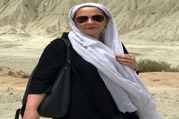 گریه های عجیب لاله صبوری در تلویزیون | درگیری جواد رضویان در برنامه زنده با مجری به خاطر گریه لاله صبوری 
+ فیلم