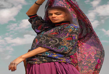 عروس جدید شهاب حسینی داخل وان شیر لاکچری! | عکس های برگ ریزون زن جدید شهاب حسینی 