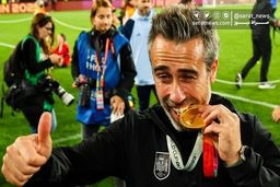 سرمربی قهرمان جهان اخراج شد! | تاوان سنگین حمایت از چهره جنجالی جام جهانی