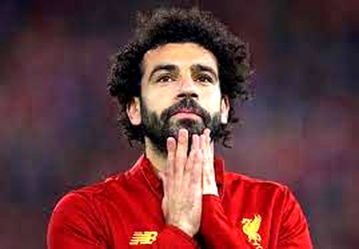 حواسپرتی عجیب محمد صلاح در زمین فوتبال! + فیلم