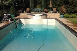 آسان ترین روش تخلیه آب کثیف استخر با پمپ کف کش