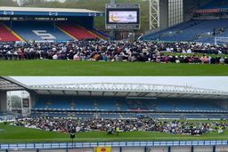 اقامه نماز عید فطر برای اولین بار در یک باشگاه فوتبال