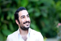 نوید محمدزاده هم با بادیگاردش به مراسم مهرجویی و همسرش آمد | تیپ نوید محمدزاده این بار هم سوژه شد + عکس