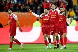 گل دوم پرسپولیس به شمس آذر / کری خوانی بانوان تماشاگر پرسپولیس با طرفداران حریف!