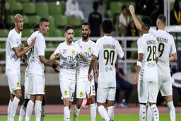 ویدئویی از خروج تیم الاتحاد از ورزشگاه نقش جهان! | باشگاه سپاهان:‌ بازی با تصمیم داور لغو شد