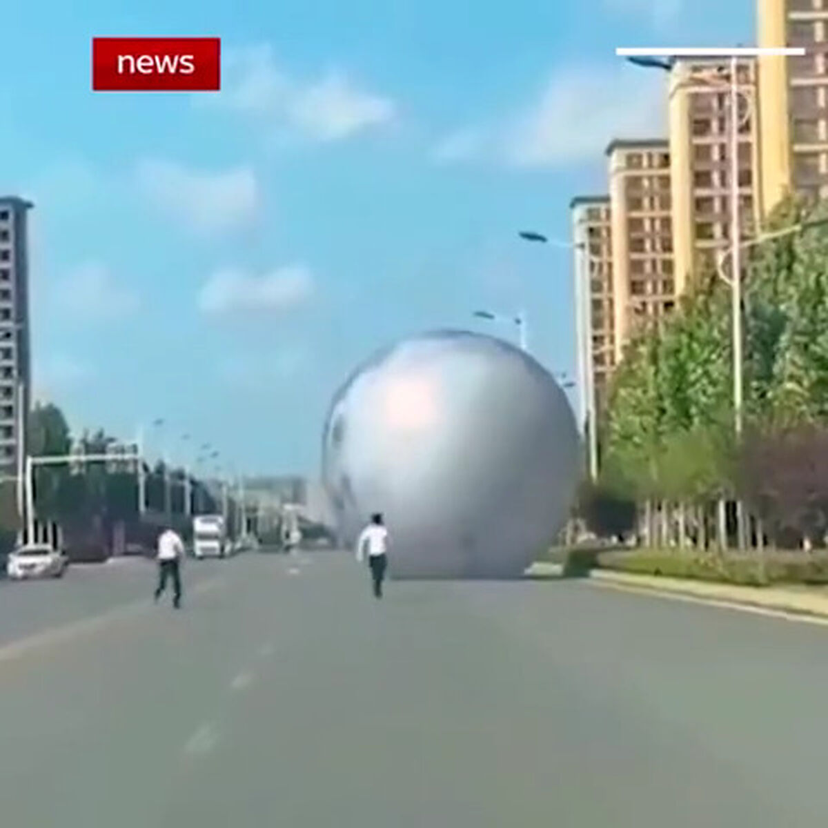 ماه غول پیکر چینی‌ از کنترل خارج شد!/ لحظه دیدنی