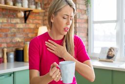 اگر سوزش معده دارید به این نوشیدنی ها لب نزنید | نوشیدنی های مفید را بشناسید