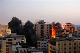 لحظه وحشتناک حمله جنگنده های اسرائیلی به برج رسانه ای غزه+فیلم دیده نشده 