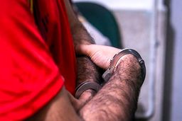 جاسازی عجیب موادمخدر لو رفت/حمل ۲ کیلوگرم تریاک بصورت کوله‌ای به کشور+عکس