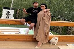 این عکس مهدی قائدی بعد از بازگشت از دبی جنجالی شد | جلف بازی زننده همسر مهدی قائدی در خودرو لاکچری شوهرش +عکس جنجالی