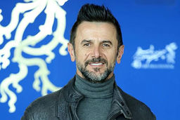 جدیدترین عکس امین حیایی با تیپ دهه پنجاهی | امین حیایی 50 سال جوانتر شد