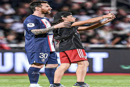 سلفی پر دردسر یک نوجوان با لیونل مسی +عکس