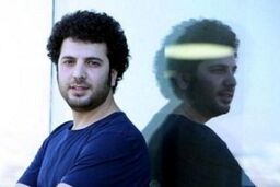 واکنش یک کارگردان به گرانی/ تخمه شکستن هم لاکچری شد!