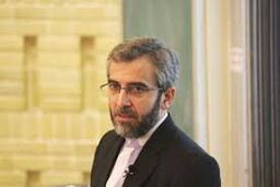 علی باقری در خیابان‌های بغداد با کلاهی متفاوت+عکس 