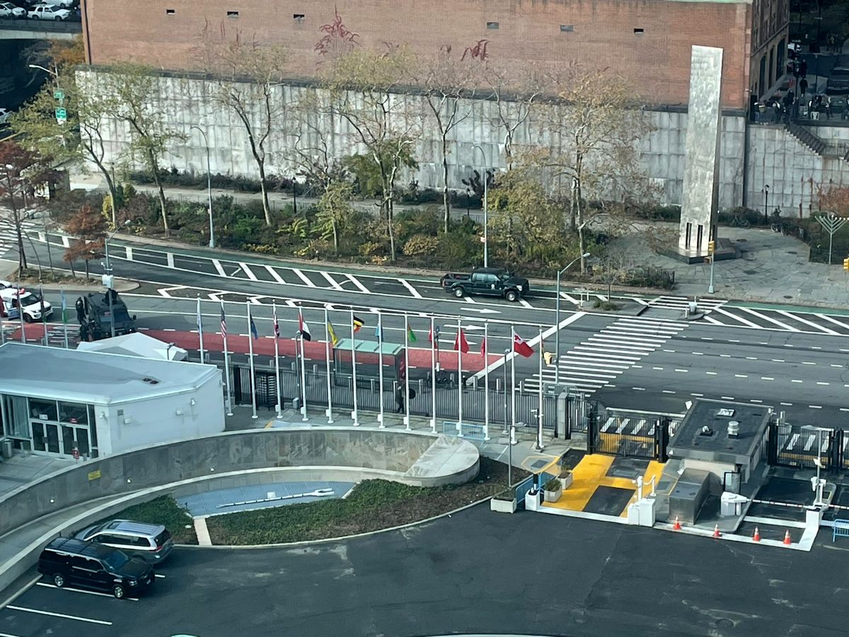 حمله فرد مسلح به «شاتگان» به مقر سازمان ملل +عکس