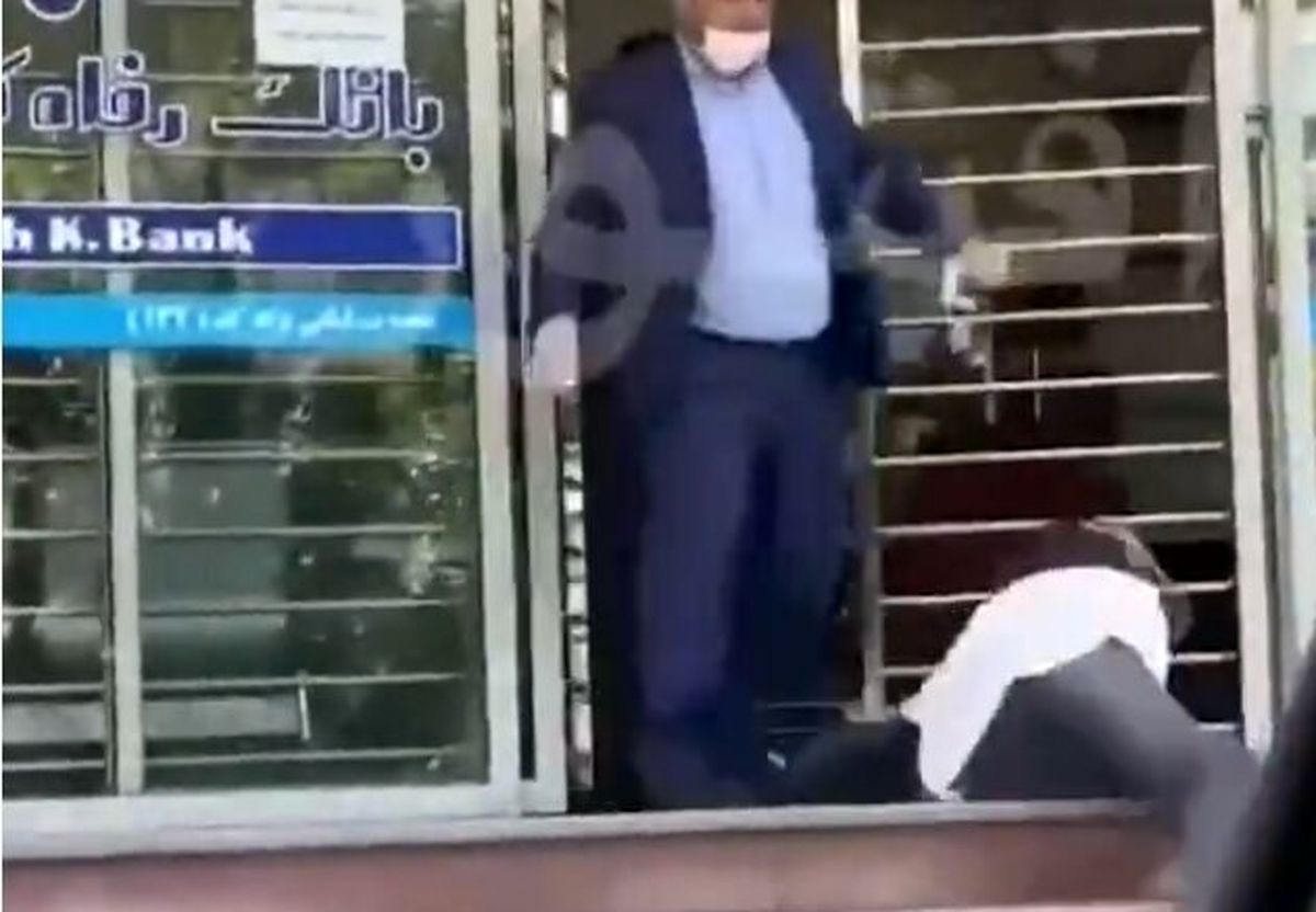 ماجرای ضرب و شتم یک زن جوان توسط رئیس شعبه بانک رفاه+فیلم لو رفته