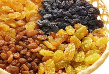 با این خشکبار نه مویتان سفید می‌شود نه می‌ریزد! | برای تقویت بینایی ناشتا مویز بخورید