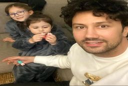 عکس جنجالی سورپرایز پدر زن شاهرخ استخری برای نوه هایش | تفریح لوکس دختران شاهرخ استخری در بلژیک +عکس جنجالی