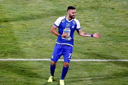 مطهری در استقلال ماندگار شد؟