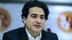 حال  و احوال همایون شجریان با مجسمه مهران مدیری/ خواننده معروف یکه خورد! +فیلم تماشایی