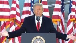 ترامپ حرکات عجیب بایدن را اینجوری مسخره کرد! 